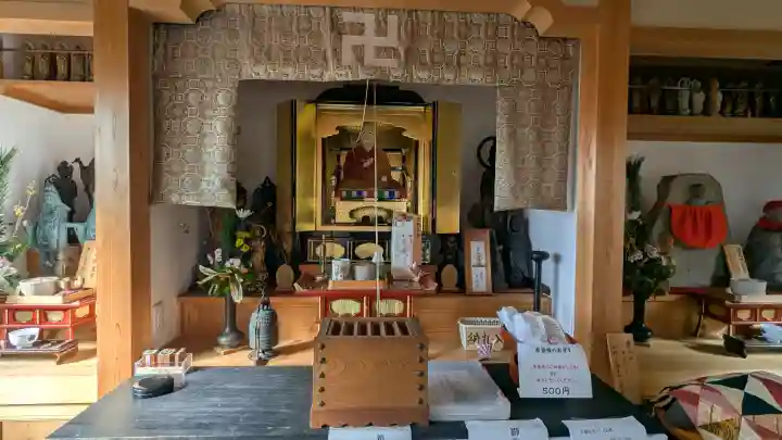 林陽寺の{uncategorized: "未分類", other: "その他", undefined: "問題あり", building: "その他建物", grave: "お墓", sacred_gate: "鳥居", guardian: "狛犬", statue: "像", buddha: "仏像", history: "歴史", nature: "自然", garden: "庭園", animal: "動物", pagoda: "塔", temizu: "手水舎", mountain_gate: "山門・神門", sanctuary: "本殿・本堂", subordinate: "末社・摂社", art: "芸術", scenery: "景色", jizo: "地蔵", ema: "絵馬", goshuin: "御朱印", omikuji: "おみくじ", items: "授与品その他", amulet: "お守り", goshuincho: "御朱印帳", eats: "食事", festival: "お祭り", votive_dance: "神楽", shichigosan: "七五三参", wedding: "結婚式", experience: "体験その他", initially: "初詣", around: "周辺", anti_infection: "感染症対策"}