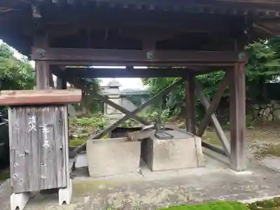 聖衆来迎寺の手水舎