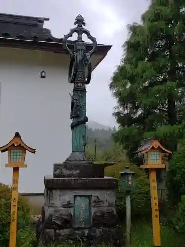 金剛山瑞峯寺(金剛不動尊) の塔