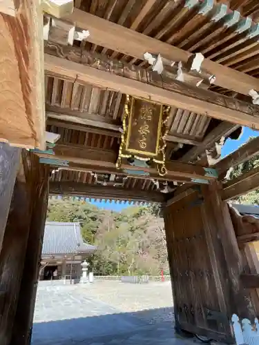 瀧安寺の山門