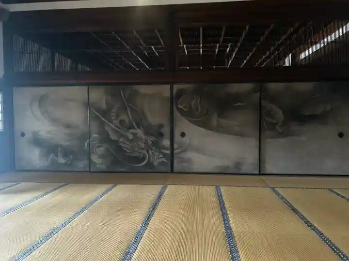 建仁寺(建仁禅寺)の{uncategorized: "未分類", other: "その他", undefined: "問題あり", building: "その他建物", grave: "お墓", sacred_gate: "鳥居", guardian: "狛犬", statue: "像", buddha: "仏像", history: "歴史", nature: "自然", garden: "庭園", animal: "動物", pagoda: "塔", temizu: "手水舎", mountain_gate: "山門・神門", sanctuary: "本殿・本堂", subordinate: "末社・摂社", art: "芸術", scenery: "景色", jizo: "地蔵", ema: "絵馬", goshuin: "御朱印", omikuji: "おみくじ", items: "授与品その他", amulet: "お守り", goshuincho: "御朱印帳", eats: "食事", festival: "お祭り", votive_dance: "神楽", shichigosan: "七五三参", wedding: "結婚式", experience: "体験その他", initially: "初詣", around: "周辺", anti_infection: "感染症対策"}