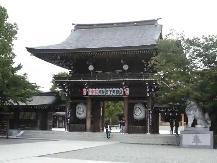 寒川神社の山門・神門