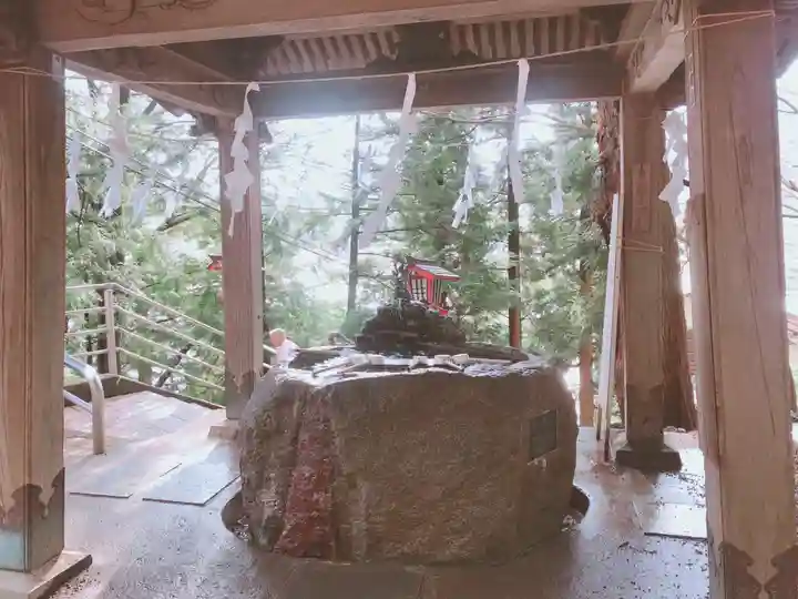 新倉富士浅間神社の手水舎