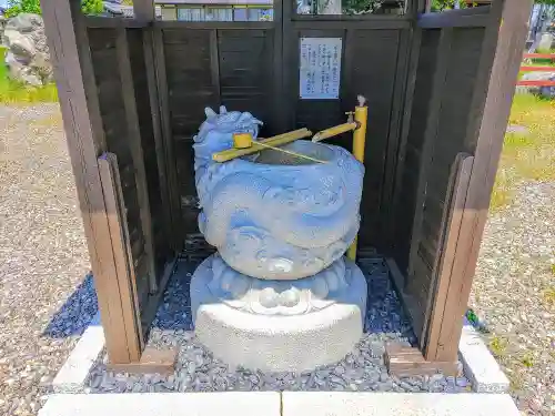 國建神社の手水舎