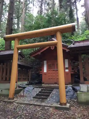 手接足尾神社の鳥居