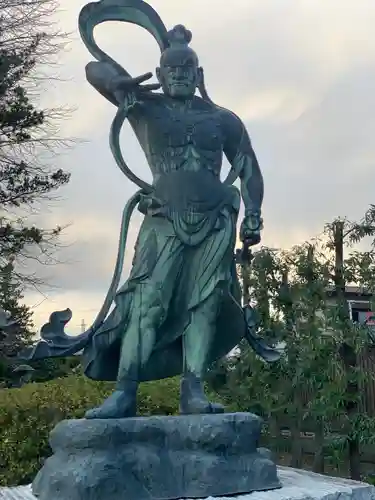 星谷寺の像