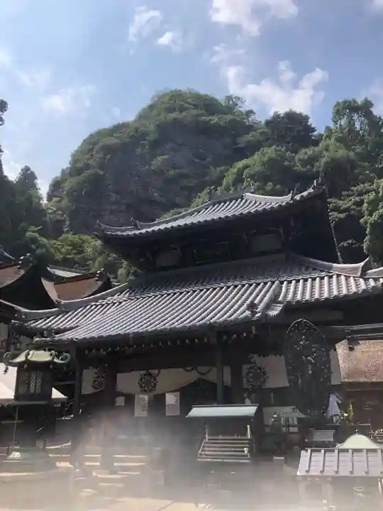 宝山寺の本殿・本堂
