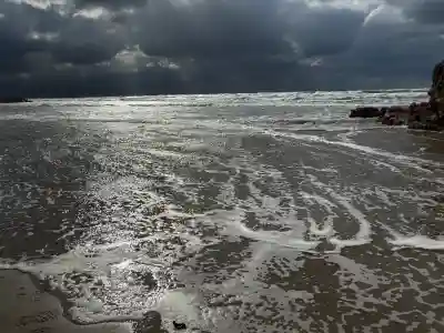 稲佐の浜　弁天島(島根県)