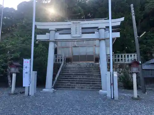 宇波西神社の鳥居