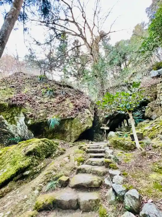 秩父札所三十二番 法性寺の{uncategorized: "未分類", other: "その他", undefined: "問題あり", building: "その他建物", grave: "お墓", sacred_gate: "鳥居", guardian: "狛犬", statue: "像", buddha: "仏像", history: "歴史", nature: "自然", garden: "庭園", animal: "動物", pagoda: "塔", temizu: "手水舎", mountain_gate: "山門・神門", sanctuary: "本殿・本堂", subordinate: "末社・摂社", art: "芸術", scenery: "景色", jizo: "地蔵", ema: "絵馬", goshuin: "御朱印", omikuji: "おみくじ", items: "授与品その他", amulet: "お守り", goshuincho: "御朱印帳", eats: "食事", festival: "お祭り", votive_dance: "神楽", shichigosan: "七五三参", wedding: "結婚式", experience: "体験その他", initially: "初詣", around: "周辺", anti_infection: "感染症対策"}