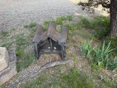 専念寺の{uncategorized: "未分類", other: "その他", undefined: "問題あり", building: "その他建物", grave: "お墓", sacred_gate: "鳥居", guardian: "狛犬", statue: "像", buddha: "仏像", history: "歴史", nature: "自然", garden: "庭園", animal: "動物", pagoda: "塔", temizu: "手水舎", mountain_gate: "山門・神門", sanctuary: "本殿・本堂", subordinate: "末社・摂社", art: "芸術", scenery: "景色", jizo: "地蔵", ema: "絵馬", goshuin: "御朱印", omikuji: "おみくじ", items: "授与品その他", amulet: "お守り", goshuincho: "御朱印帳", eats: "食事", festival: "お祭り", votive_dance: "神楽", shichigosan: "七五三参", wedding: "結婚式", experience: "体験その他", initially: "初詣", around: "周辺", anti_infection: "感染症対策"}