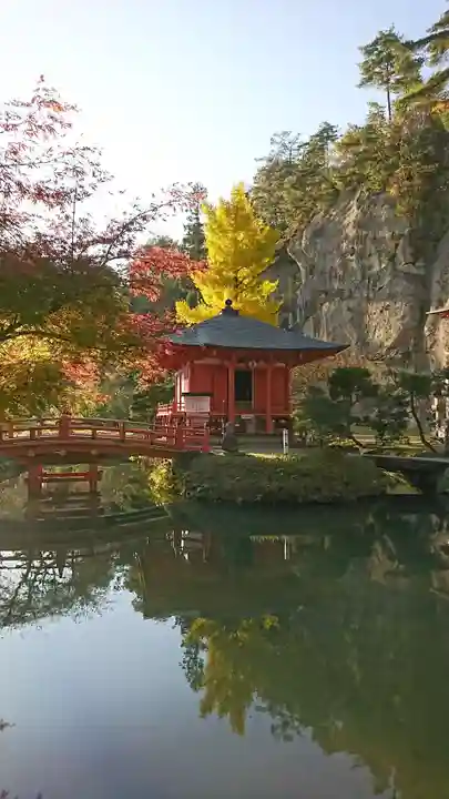 達谷西光寺の庭園