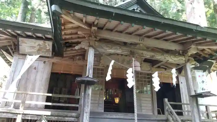 諏訪神社の本殿・本堂