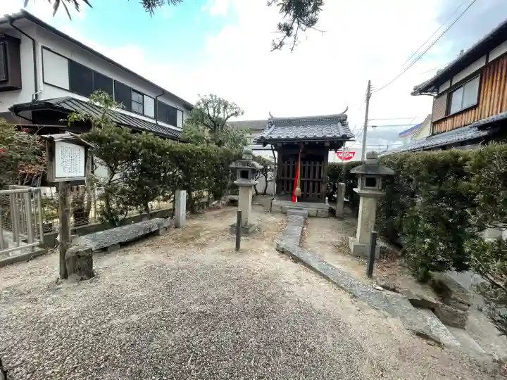 部令田神社の{uncategorized: "未分類", other: "その他", undefined: "問題あり", building: "その他建物", grave: "お墓", sacred_gate: "鳥居", guardian: "狛犬", statue: "像", buddha: "仏像", history: "歴史", nature: "自然", garden: "庭園", animal: "動物", pagoda: "塔", temizu: "手水舎", mountain_gate: "山門・神門", sanctuary: "本殿・本堂", subordinate: "末社・摂社", art: "芸術", scenery: "景色", jizo: "地蔵", ema: "絵馬", goshuin: "御朱印", omikuji: "おみくじ", items: "授与品その他", amulet: "お守り", goshuincho: "御朱印帳", eats: "食事", festival: "お祭り", votive_dance: "神楽", shichigosan: "七五三参", wedding: "結婚式", experience: "体験その他", initially: "初詣", around: "周辺", anti_infection: "感染症対策"}