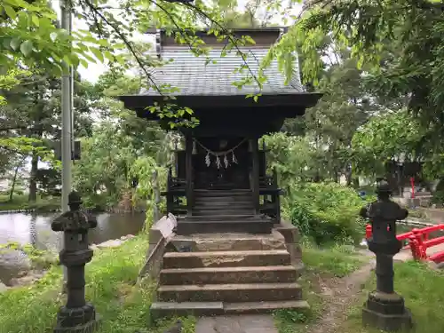 鳥海月山両所宮の末社