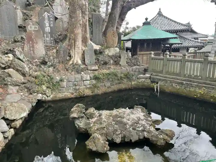 成田山新勝寺の{uncategorized: "未分類", other: "その他", undefined: "問題あり", building: "その他建物", grave: "お墓", sacred_gate: "鳥居", guardian: "狛犬", statue: "像", buddha: "仏像", history: "歴史", nature: "自然", garden: "庭園", animal: "動物", pagoda: "塔", temizu: "手水舎", mountain_gate: "山門・神門", sanctuary: "本殿・本堂", subordinate: "末社・摂社", art: "芸術", scenery: "景色", jizo: "地蔵", ema: "絵馬", goshuin: "御朱印", omikuji: "おみくじ", items: "授与品その他", amulet: "お守り", goshuincho: "御朱印帳", eats: "食事", festival: "お祭り", votive_dance: "神楽", shichigosan: "七五三参", wedding: "結婚式", experience: "体験その他", initially: "初詣", around: "周辺", anti_infection: "感染症対策"}