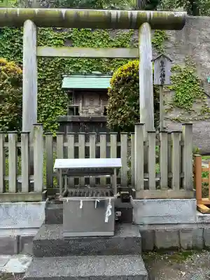 元町厳島神社の{uncategorized: "未分類", other: "その他", undefined: "問題あり", building: "その他建物", grave: "お墓", sacred_gate: "鳥居", guardian: "狛犬", statue: "像", buddha: "仏像", history: "歴史", nature: "自然", garden: "庭園", animal: "動物", pagoda: "塔", temizu: "手水舎", mountain_gate: "山門・神門", sanctuary: "本殿・本堂", subordinate: "末社・摂社", art: "芸術", scenery: "景色", jizo: "地蔵", ema: "絵馬", goshuin: "御朱印", omikuji: "おみくじ", items: "授与品その他", amulet: "お守り", goshuincho: "御朱印帳", eats: "食事", festival: "お祭り", votive_dance: "神楽", shichigosan: "七五三参", wedding: "結婚式", experience: "体験その他", initially: "初詣", around: "周辺", anti_infection: "感染症対策"}