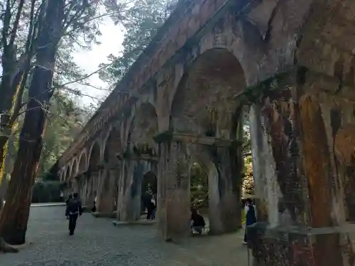 南禅寺の{uncategorized: "未分類", other: "その他", undefined: "問題あり", building: "その他建物", grave: "お墓", sacred_gate: "鳥居", guardian: "狛犬", statue: "像", buddha: "仏像", history: "歴史", nature: "自然", garden: "庭園", animal: "動物", pagoda: "塔", temizu: "手水舎", mountain_gate: "山門・神門", sanctuary: "本殿・本堂", subordinate: "末社・摂社", art: "芸術", scenery: "景色", jizo: "地蔵", ema: "絵馬", goshuin: "御朱印", omikuji: "おみくじ", items: "授与品その他", amulet: "お守り", goshuincho: "御朱印帳", eats: "食事", festival: "お祭り", votive_dance: "神楽", shichigosan: "七五三参", wedding: "結婚式", experience: "体験その他", initially: "初詣", around: "周辺", anti_infection: "感染症対策"}