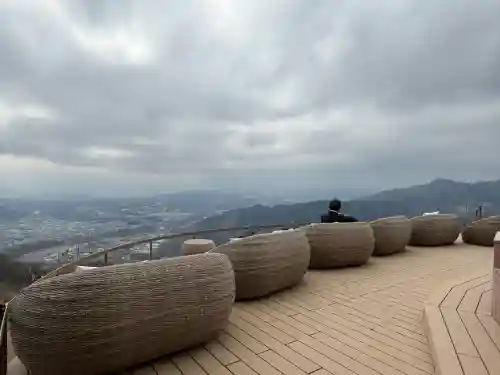 宝登山神社奥宮の{uncategorized: "未分類", other: "その他", undefined: "問題あり", building: "その他建物", grave: "お墓", sacred_gate: "鳥居", guardian: "狛犬", statue: "像", buddha: "仏像", history: "歴史", nature: "自然", garden: "庭園", animal: "動物", pagoda: "塔", temizu: "手水舎", mountain_gate: "山門・神門", sanctuary: "本殿・本堂", subordinate: "末社・摂社", art: "芸術", scenery: "景色", jizo: "地蔵", ema: "絵馬", goshuin: "御朱印", omikuji: "おみくじ", items: "授与品その他", amulet: "お守り", goshuincho: "御朱印帳", eats: "食事", festival: "お祭り", votive_dance: "神楽", shichigosan: "七五三参", wedding: "結婚式", experience: "体験その他", initially: "初詣", around: "周辺", anti_infection: "感染症対策"}