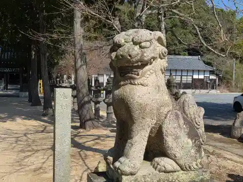 由加神社（和気由加神社）の狛犬