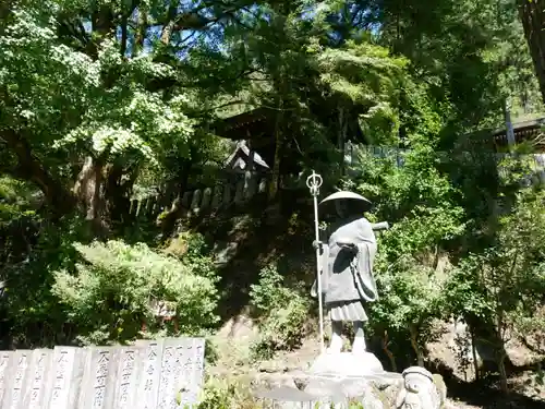 大宝寺の像