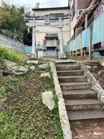 三峯神社の{uncategorized: "未分類", other: "その他", undefined: "問題あり", building: "その他建物", grave: "お墓", sacred_gate: "鳥居", guardian: "狛犬", statue: "像", buddha: "仏像", history: "歴史", nature: "自然", garden: "庭園", animal: "動物", pagoda: "塔", temizu: "手水舎", mountain_gate: "山門・神門", sanctuary: "本殿・本堂", subordinate: "末社・摂社", art: "芸術", scenery: "景色", jizo: "地蔵", ema: "絵馬", goshuin: "御朱印", omikuji: "おみくじ", items: "授与品その他", amulet: "お守り", goshuincho: "御朱印帳", eats: "食事", festival: "お祭り", votive_dance: "神楽", shichigosan: "七五三参", wedding: "結婚式", experience: "体験その他", initially: "初詣", around: "周辺", anti_infection: "感染症対策"}