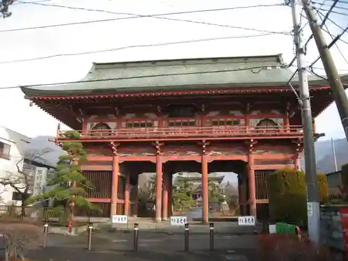 甲斐善光寺の山門