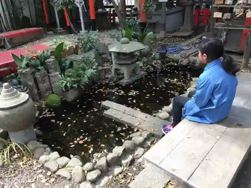 若一神社の庭園