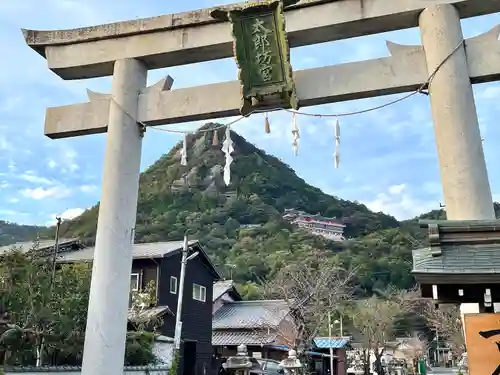 太郎坊宮阿賀神社の鳥居