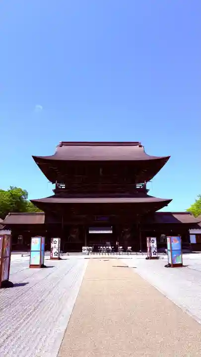 瑞龍寺の{uncategorized: "未分類", other: "その他", undefined: "問題あり", building: "その他建物", grave: "お墓", sacred_gate: "鳥居", guardian: "狛犬", statue: "像", buddha: "仏像", history: "歴史", nature: "自然", garden: "庭園", animal: "動物", pagoda: "塔", temizu: "手水舎", mountain_gate: "山門・神門", sanctuary: "本殿・本堂", subordinate: "末社・摂社", art: "芸術", scenery: "景色", jizo: "地蔵", ema: "絵馬", goshuin: "御朱印", omikuji: "おみくじ", items: "授与品その他", amulet: "お守り", goshuincho: "御朱印帳", eats: "食事", festival: "お祭り", votive_dance: "神楽", shichigosan: "七五三参", wedding: "結婚式", experience: "体験その他", initially: "初詣", around: "周辺", anti_infection: "感染症対策"}