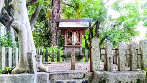 神明社の本殿