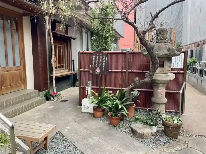 宗慶寺の{uncategorized: "未分類", other: "その他", undefined: "問題あり", building: "その他建物", grave: "お墓", sacred_gate: "鳥居", guardian: "狛犬", statue: "像", buddha: "仏像", history: "歴史", nature: "自然", garden: "庭園", animal: "動物", pagoda: "塔", temizu: "手水舎", mountain_gate: "山門・神門", sanctuary: "本殿・本堂", subordinate: "末社・摂社", art: "芸術", scenery: "景色", jizo: "地蔵", ema: "絵馬", goshuin: "御朱印", omikuji: "おみくじ", items: "授与品その他", amulet: "お守り", goshuincho: "御朱印帳", eats: "食事", festival: "お祭り", votive_dance: "神楽", shichigosan: "七五三参", wedding: "結婚式", experience: "体験その他", initially: "初詣", around: "周辺", anti_infection: "感染症対策"}
