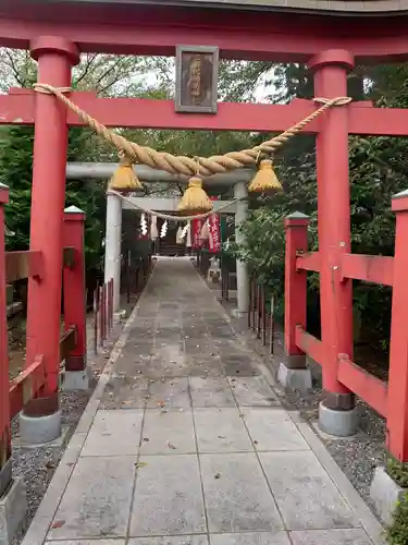 三軒地稲荷神社の鳥居