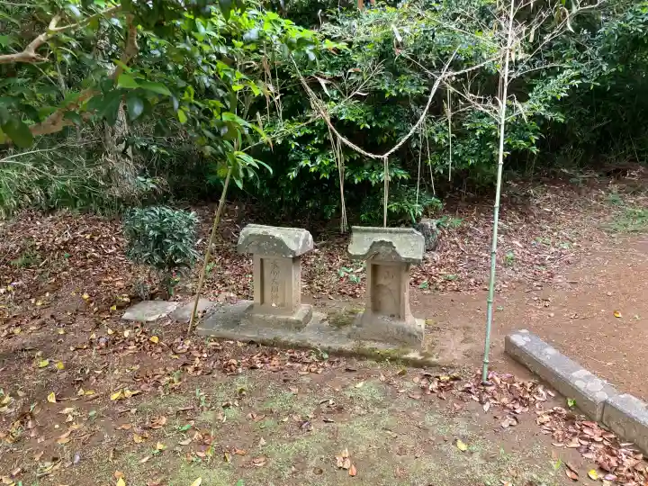 耳守神社の{uncategorized: "未分類", other: "その他", undefined: "問題あり", building: "その他建物", grave: "お墓", sacred_gate: "鳥居", guardian: "狛犬", statue: "像", buddha: "仏像", history: "歴史", nature: "自然", garden: "庭園", animal: "動物", pagoda: "塔", temizu: "手水舎", mountain_gate: "山門・神門", sanctuary: "本殿・本堂", subordinate: "末社・摂社", art: "芸術", scenery: "景色", jizo: "地蔵", ema: "絵馬", goshuin: "御朱印", omikuji: "おみくじ", items: "授与品その他", amulet: "お守り", goshuincho: "御朱印帳", eats: "食事", festival: "お祭り", votive_dance: "神楽", shichigosan: "七五三参", wedding: "結婚式", experience: "体験その他", initially: "初詣", around: "周辺", anti_infection: "感染症対策"}
