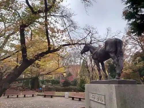 東京競馬場馬頭観音の像