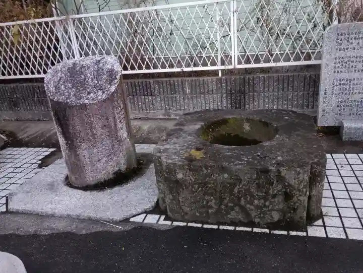 金刀比羅神社の{uncategorized: "未分類", other: "その他", undefined: "問題あり", building: "その他建物", grave: "お墓", sacred_gate: "鳥居", guardian: "狛犬", statue: "像", buddha: "仏像", history: "歴史", nature: "自然", garden: "庭園", animal: "動物", pagoda: "塔", temizu: "手水舎", mountain_gate: "山門・神門", sanctuary: "本殿・本堂", subordinate: "末社・摂社", art: "芸術", scenery: "景色", jizo: "地蔵", ema: "絵馬", goshuin: "御朱印", omikuji: "おみくじ", items: "授与品その他", amulet: "お守り", goshuincho: "御朱印帳", eats: "食事", festival: "お祭り", votive_dance: "神楽", shichigosan: "七五三参", wedding: "結婚式", experience: "体験その他", initially: "初詣", around: "周辺", anti_infection: "感染症対策"}