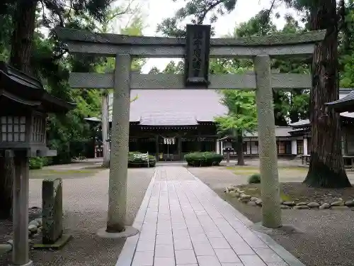 鎮守府八幡宮の鳥居