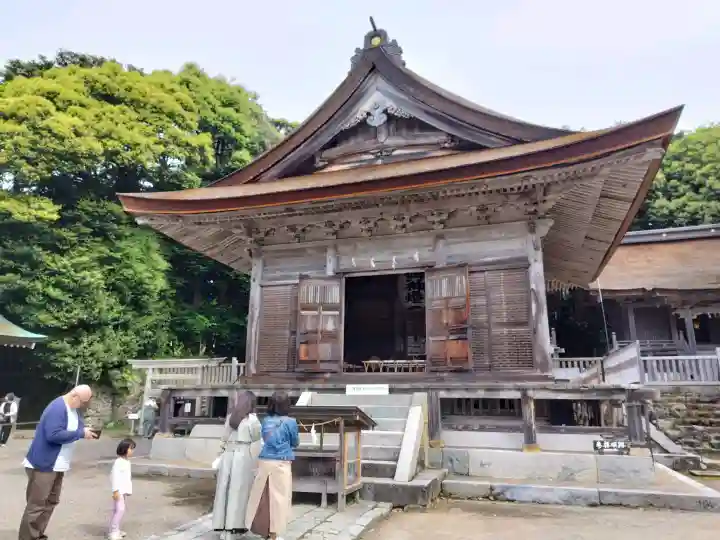 氣多大社の{uncategorized: "未分類", other: "その他", undefined: "問題あり", building: "その他建物", grave: "お墓", sacred_gate: "鳥居", guardian: "狛犬", statue: "像", buddha: "仏像", history: "歴史", nature: "自然", garden: "庭園", animal: "動物", pagoda: "塔", temizu: "手水舎", mountain_gate: "山門・神門", sanctuary: "本殿・本堂", subordinate: "末社・摂社", art: "芸術", scenery: "景色", jizo: "地蔵", ema: "絵馬", goshuin: "御朱印", omikuji: "おみくじ", items: "授与品その他", amulet: "お守り", goshuincho: "御朱印帳", eats: "食事", festival: "お祭り", votive_dance: "神楽", shichigosan: "七五三参", wedding: "結婚式", experience: "体験その他", initially: "初詣", around: "周辺", anti_infection: "感染症対策"}
