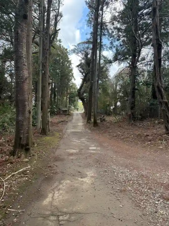 蛟蝄神社奥の宮の{uncategorized: "未分類", other: "その他", undefined: "問題あり", building: "その他建物", grave: "お墓", sacred_gate: "鳥居", guardian: "狛犬", statue: "像", buddha: "仏像", history: "歴史", nature: "自然", garden: "庭園", animal: "動物", pagoda: "塔", temizu: "手水舎", mountain_gate: "山門・神門", sanctuary: "本殿・本堂", subordinate: "末社・摂社", art: "芸術", scenery: "景色", jizo: "地蔵", ema: "絵馬", goshuin: "御朱印", omikuji: "おみくじ", items: "授与品その他", amulet: "お守り", goshuincho: "御朱印帳", eats: "食事", festival: "お祭り", votive_dance: "神楽", shichigosan: "七五三参", wedding: "結婚式", experience: "体験その他", initially: "初詣", around: "周辺", anti_infection: "感染症対策"}
