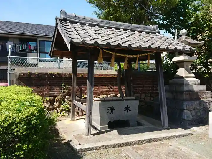 諏訪神社の手水舎