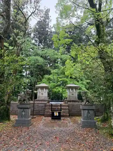 熊野本宮大社の{uncategorized: "未分類", other: "その他", undefined: "問題あり", building: "その他建物", grave: "お墓", sacred_gate: "鳥居", guardian: "狛犬", statue: "像", buddha: "仏像", history: "歴史", nature: "自然", garden: "庭園", animal: "動物", pagoda: "塔", temizu: "手水舎", mountain_gate: "山門・神門", sanctuary: "本殿・本堂", subordinate: "末社・摂社", art: "芸術", scenery: "景色", jizo: "地蔵", ema: "絵馬", goshuin: "御朱印", omikuji: "おみくじ", items: "授与品その他", amulet: "お守り", goshuincho: "御朱印帳", eats: "食事", festival: "お祭り", votive_dance: "神楽", shichigosan: "七五三参", wedding: "結婚式", experience: "体験その他", initially: "初詣", around: "周辺", anti_infection: "感染症対策"}