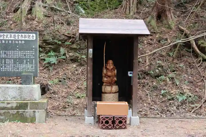 白山比咩神社の像