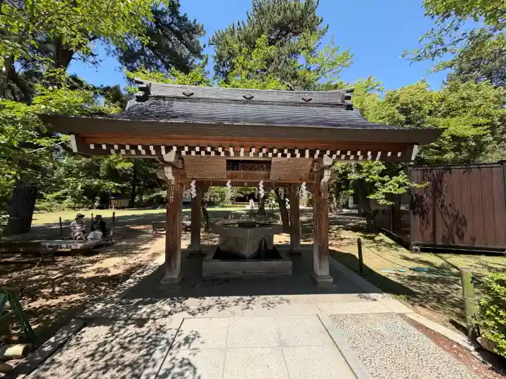 武田神社の{uncategorized: "未分類", other: "その他", undefined: "問題あり", building: "その他建物", grave: "お墓", sacred_gate: "鳥居", guardian: "狛犬", statue: "像", buddha: "仏像", history: "歴史", nature: "自然", garden: "庭園", animal: "動物", pagoda: "塔", temizu: "手水舎", mountain_gate: "山門・神門", sanctuary: "本殿・本堂", subordinate: "末社・摂社", art: "芸術", scenery: "景色", jizo: "地蔵", ema: "絵馬", goshuin: "御朱印", omikuji: "おみくじ", items: "授与品その他", amulet: "お守り", goshuincho: "御朱印帳", eats: "食事", festival: "お祭り", votive_dance: "神楽", shichigosan: "七五三参", wedding: "結婚式", experience: "体験その他", initially: "初詣", around: "周辺", anti_infection: "感染症対策"}