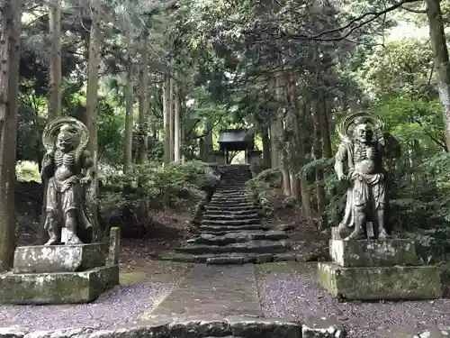 両子寺の像