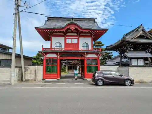 蓮乗院の山門