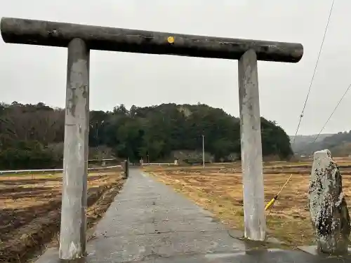 賀茂神社の{uncategorized: "未分類", other: "その他", undefined: "問題あり", building: "その他建物", grave: "お墓", sacred_gate: "鳥居", guardian: "狛犬", statue: "像", buddha: "仏像", history: "歴史", nature: "自然", garden: "庭園", animal: "動物", pagoda: "塔", temizu: "手水舎", mountain_gate: "山門・神門", sanctuary: "本殿・本堂", subordinate: "末社・摂社", art: "芸術", scenery: "景色", jizo: "地蔵", ema: "絵馬", goshuin: "御朱印", omikuji: "おみくじ", items: "授与品その他", amulet: "お守り", goshuincho: "御朱印帳", eats: "食事", festival: "お祭り", votive_dance: "神楽", shichigosan: "七五三参", wedding: "結婚式", experience: "体験その他", initially: "初詣", around: "周辺", anti_infection: "感染症対策"}