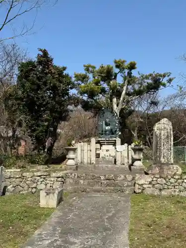 根来寺の{uncategorized: "未分類", other: "その他", undefined: "問題あり", building: "その他建物", grave: "お墓", sacred_gate: "鳥居", guardian: "狛犬", statue: "像", buddha: "仏像", history: "歴史", nature: "自然", garden: "庭園", animal: "動物", pagoda: "塔", temizu: "手水舎", mountain_gate: "山門・神門", sanctuary: "本殿・本堂", subordinate: "末社・摂社", art: "芸術", scenery: "景色", jizo: "地蔵", ema: "絵馬", goshuin: "御朱印", omikuji: "おみくじ", items: "授与品その他", amulet: "お守り", goshuincho: "御朱印帳", eats: "食事", festival: "お祭り", votive_dance: "神楽", shichigosan: "七五三参", wedding: "結婚式", experience: "体験その他", initially: "初詣", around: "周辺", anti_infection: "感染症対策"}