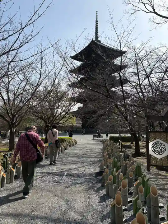 東寺(教王護国寺)の{uncategorized: "未分類", other: "その他", undefined: "問題あり", building: "その他建物", grave: "お墓", sacred_gate: "鳥居", guardian: "狛犬", statue: "像", buddha: "仏像", history: "歴史", nature: "自然", garden: "庭園", animal: "動物", pagoda: "塔", temizu: "手水舎", mountain_gate: "山門・神門", sanctuary: "本殿・本堂", subordinate: "末社・摂社", art: "芸術", scenery: "景色", jizo: "地蔵", ema: "絵馬", goshuin: "御朱印", omikuji: "おみくじ", items: "授与品その他", amulet: "お守り", goshuincho: "御朱印帳", eats: "食事", festival: "お祭り", votive_dance: "神楽", shichigosan: "七五三参", wedding: "結婚式", experience: "体験その他", initially: "初詣", around: "周辺", anti_infection: "感染症対策"}