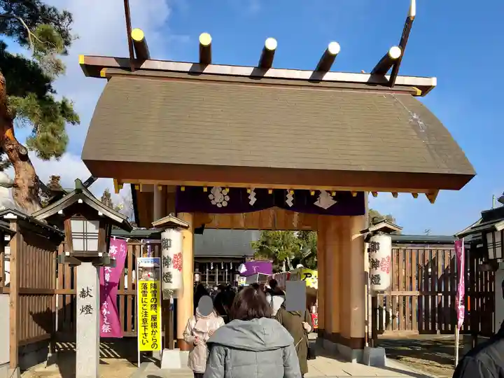 西根神社の山門・神門
