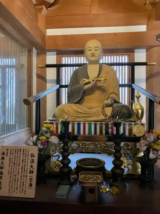 大聖院弥山本堂の{uncategorized: "未分類", other: "その他", undefined: "問題あり", building: "その他建物", grave: "お墓", sacred_gate: "鳥居", guardian: "狛犬", statue: "像", buddha: "仏像", history: "歴史", nature: "自然", garden: "庭園", animal: "動物", pagoda: "塔", temizu: "手水舎", mountain_gate: "山門・神門", sanctuary: "本殿・本堂", subordinate: "末社・摂社", art: "芸術", scenery: "景色", jizo: "地蔵", ema: "絵馬", goshuin: "御朱印", omikuji: "おみくじ", items: "授与品その他", amulet: "お守り", goshuincho: "御朱印帳", eats: "食事", festival: "お祭り", votive_dance: "神楽", shichigosan: "七五三参", wedding: "結婚式", experience: "体験その他", initially: "初詣", around: "周辺", anti_infection: "感染症対策"}